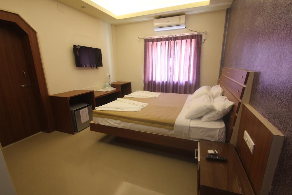 Urmee Hotel Bhubaneswar Kamer foto