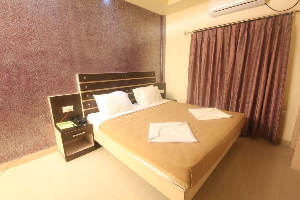 Urmee Hotel Bhubaneswar Buitenkant foto