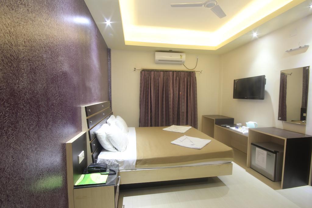 Urmee Hotel Bhubaneswar Buitenkant foto