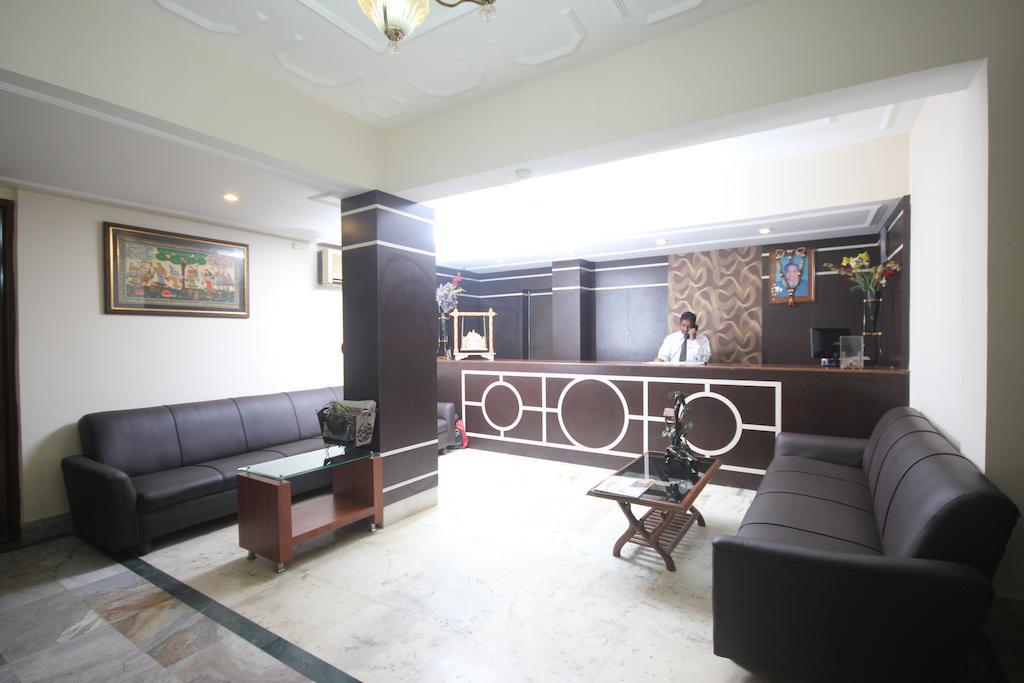 Urmee Hotel Bhubaneswar Buitenkant foto