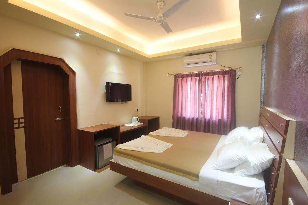 Urmee Hotel Bhubaneswar Buitenkant foto