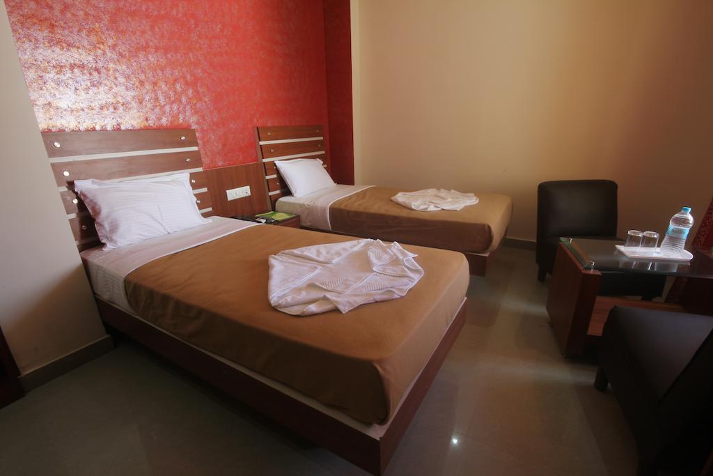 Urmee Hotel Bhubaneswar Buitenkant foto