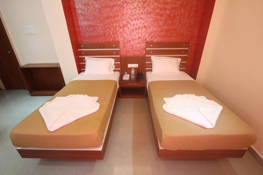 Urmee Hotel Bhubaneswar Buitenkant foto